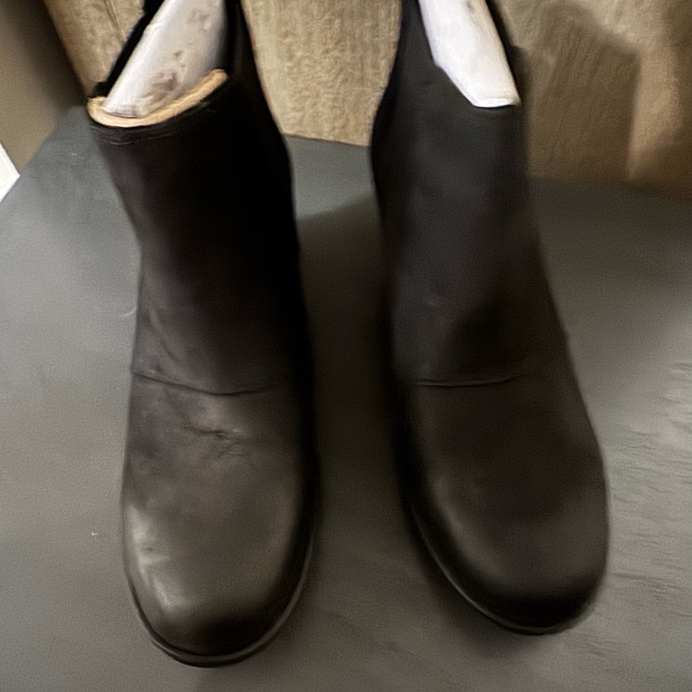 NWT Sorel Joan of Arc Nubuck Black Ankle Boots
